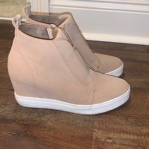 Cute booties/ wedges!